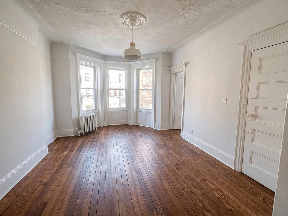 1st image of 27 48th St Floor 2