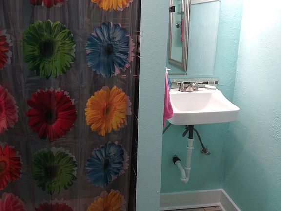 3rd image of 926 Clarkson St #B