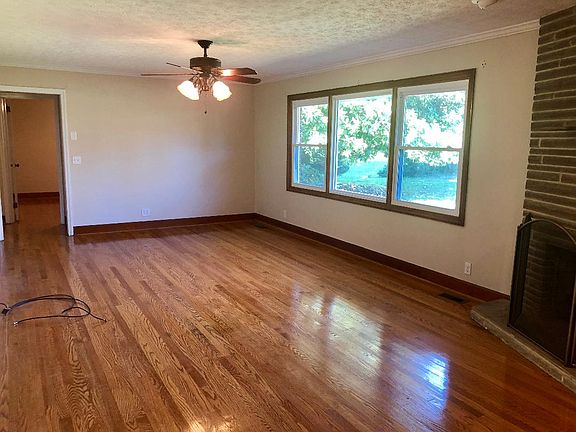 4th image of 225 De Lee Dr