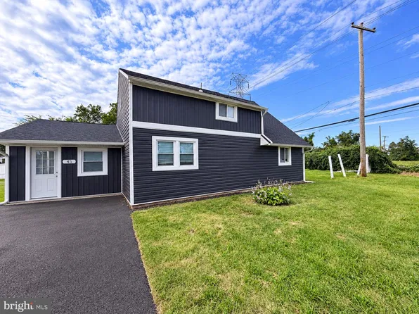 45 Inwood Rd, Levittown, PA 19057