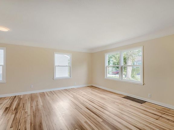 3rd image of 7711 Division St