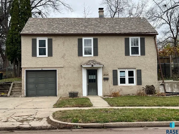 2024 S Covell Ave, Sioux Falls, SD 57105
