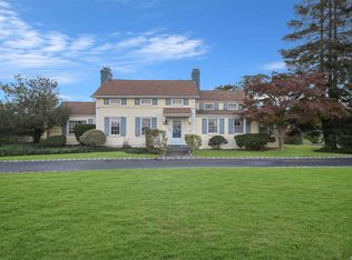 86 Shore Ln, Bay Shore, NY 11706