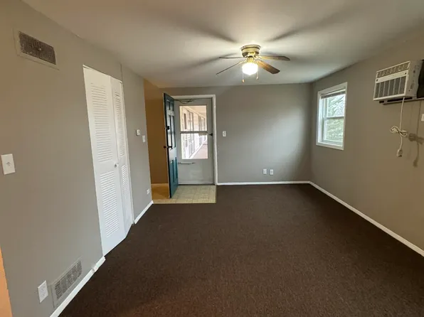 509 Maple Ave APT 1B, Carpentersville, IL 60110