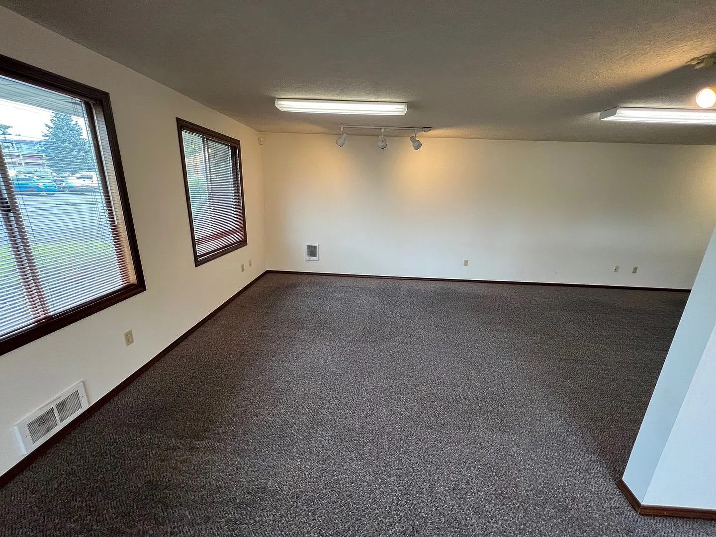 11640 SW Corby Drive #1 ~ Plex Unit with Large Bonus Room! — Photo 4