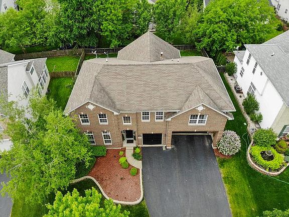 3rd image of 1337 Rosemary Ln