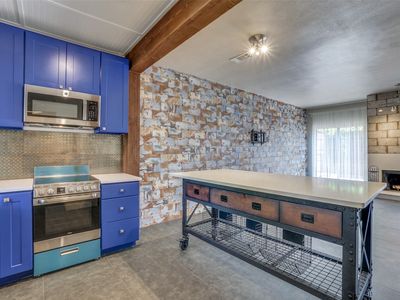 3320 Reagan St APT 115, Dallas, TX, 75219