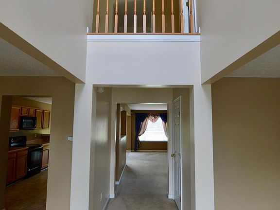 3rd image of 2173 Villagepointe Dr