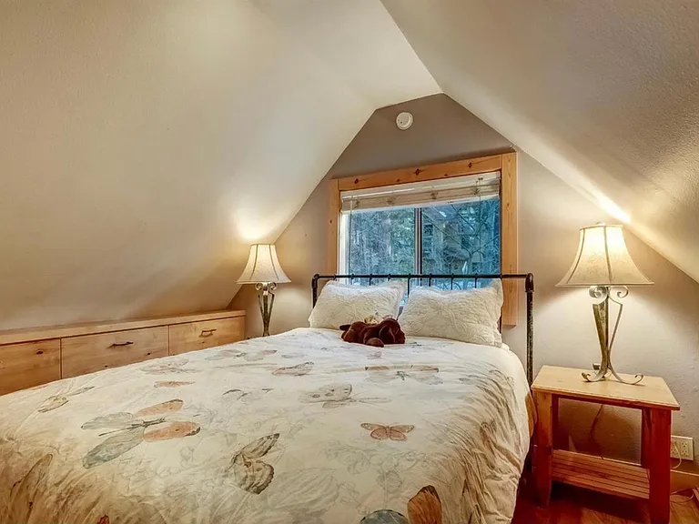 Upstairs Bedroom 1