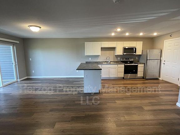 4th image of 2575 Cedar Ave N APT 114