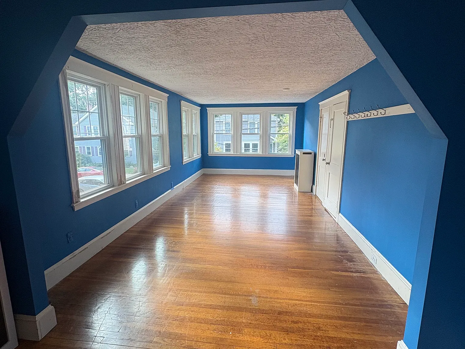 3 bed, 1298 sqft, $3,700 — Photo 2