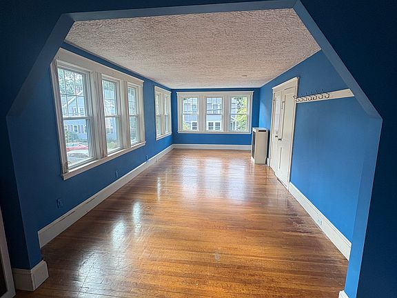 2nd image of 107 Warwick Rd #105