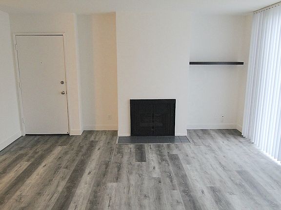 2nd image of 824 Bay St