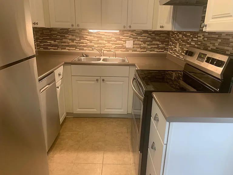 487 Dickinson St — Photo 6