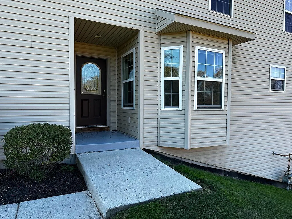 3 bed, 2.5 bath, 1848 sqft, $2,195 — Photo 3