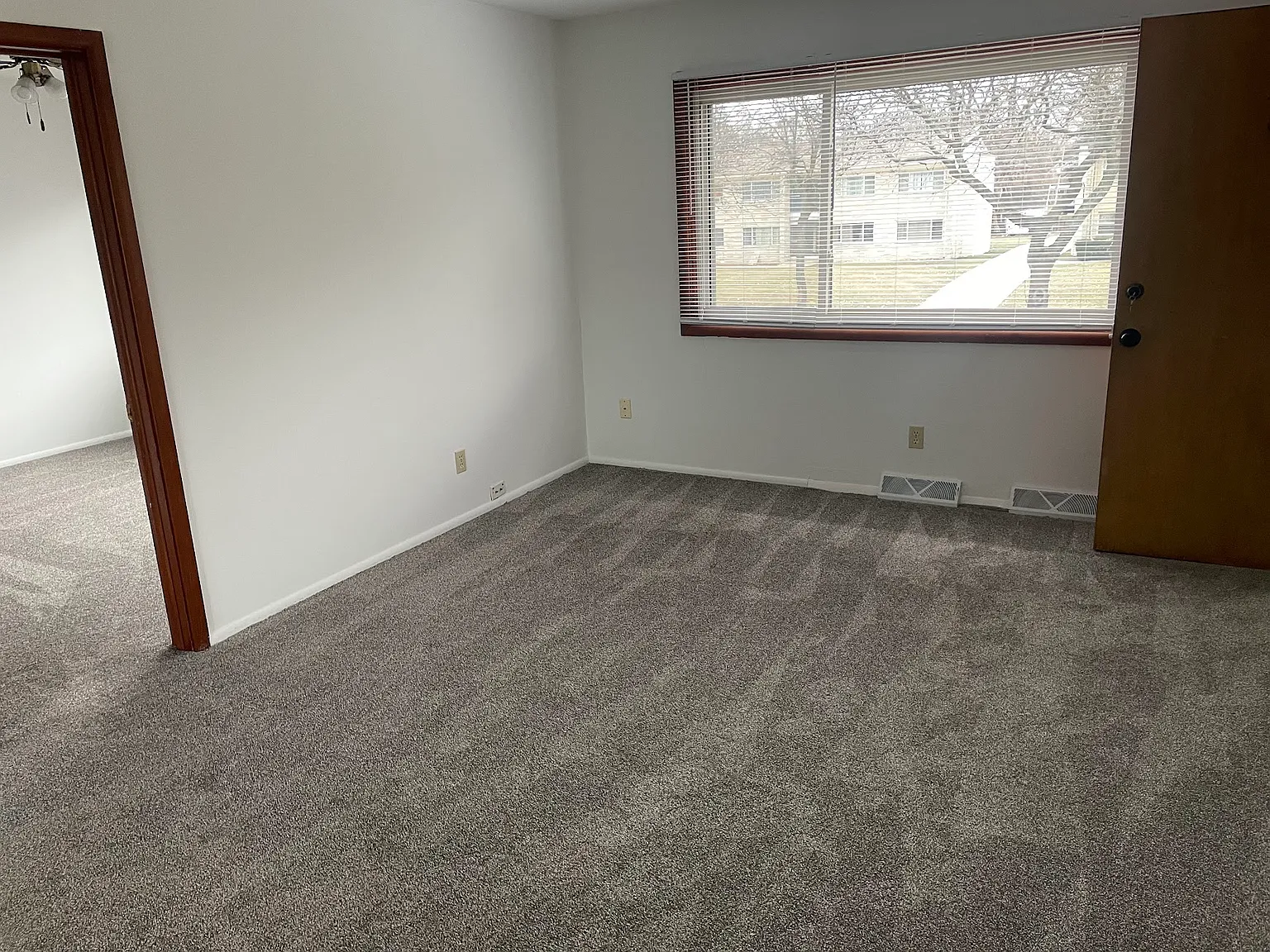 2 bed, 850 sqft, $1,200 — Photo 4