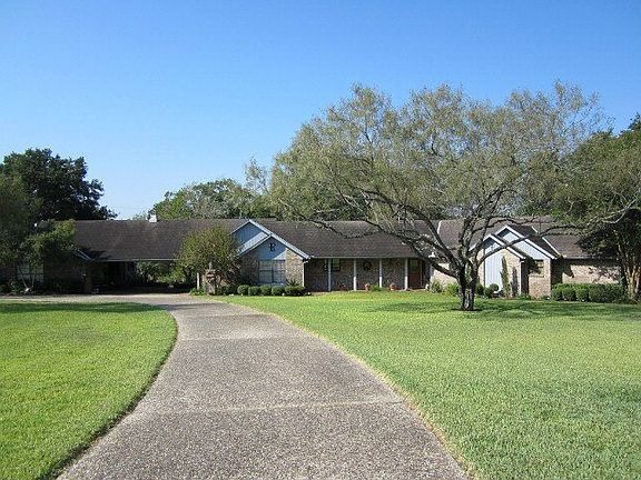 2nd image of 229 Maguey Dr