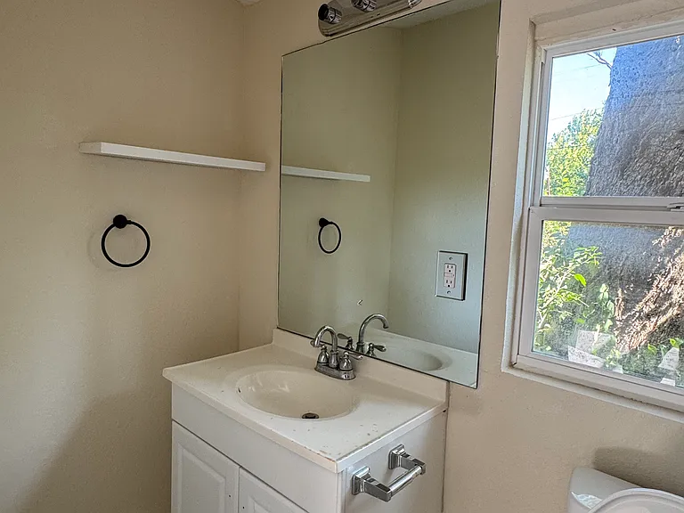 607 W Poplar St — Photo 9