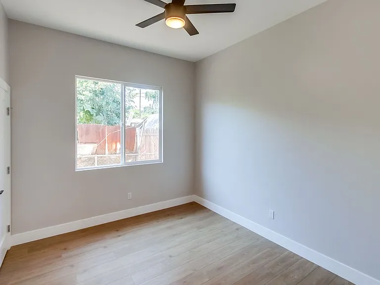 754 W 9th Ave — Photo 14