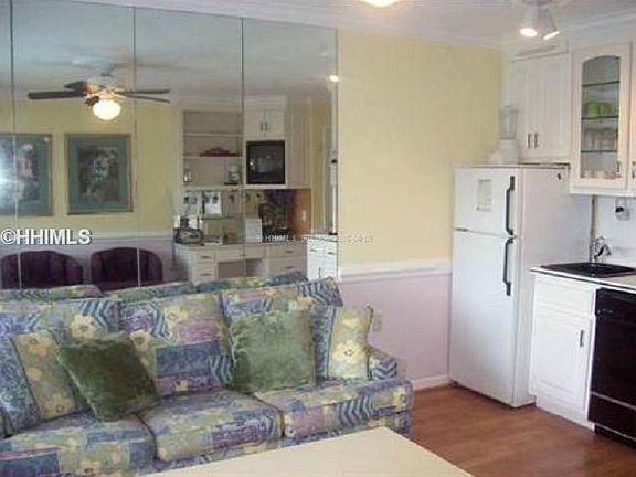 5th image of 23 S Forest Beach Dr APT 389