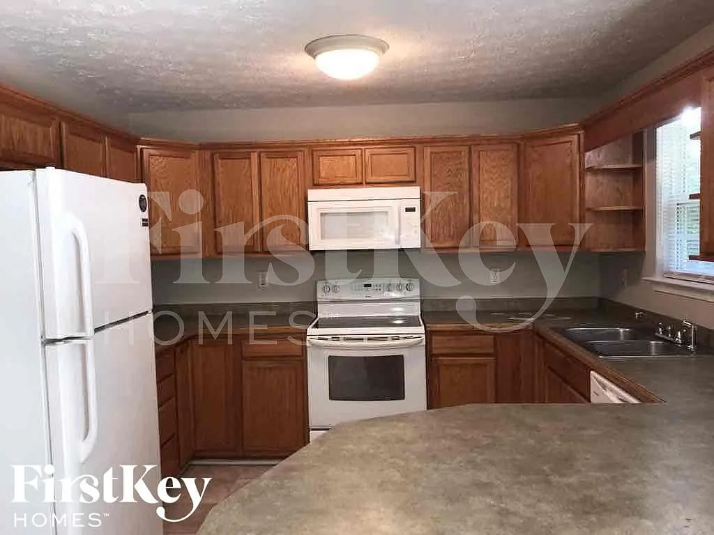 3 bed, 2.0 bath, 1424 sqft, $1,815 — Photo 4