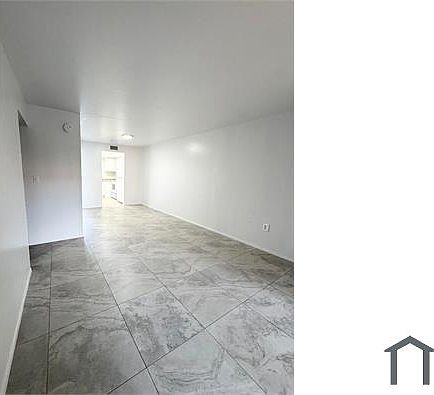 4th image of 2700 Park Windsor Dr #402