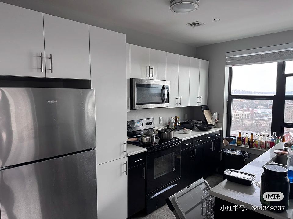 2nd image of 4500 Centre Ave