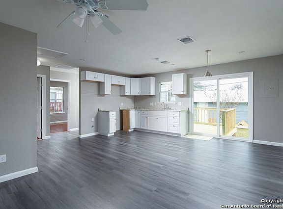 3rd image of 402 Cravens Ave