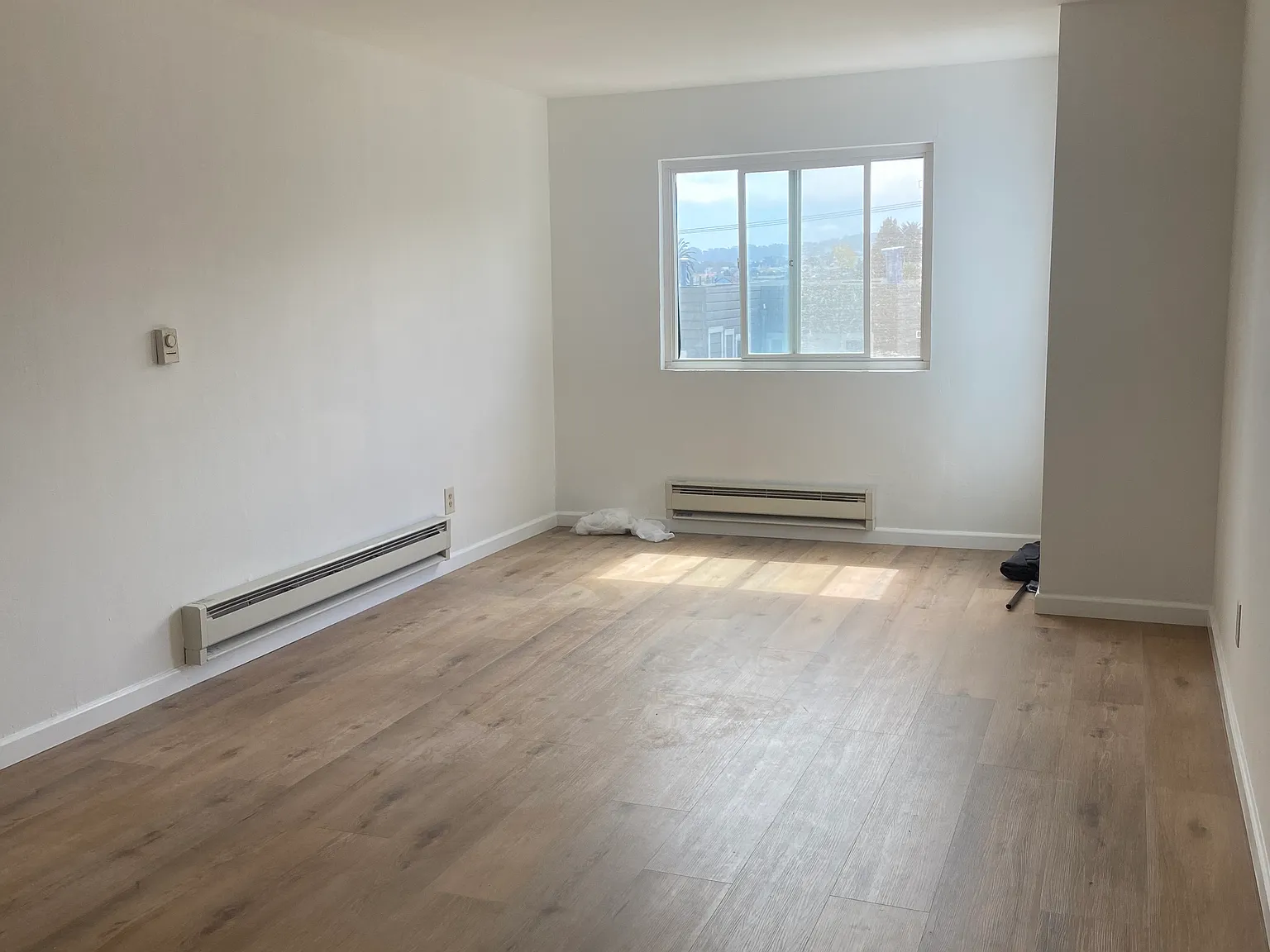 2 bed, 900 sqft, $5,995 — Photo 2