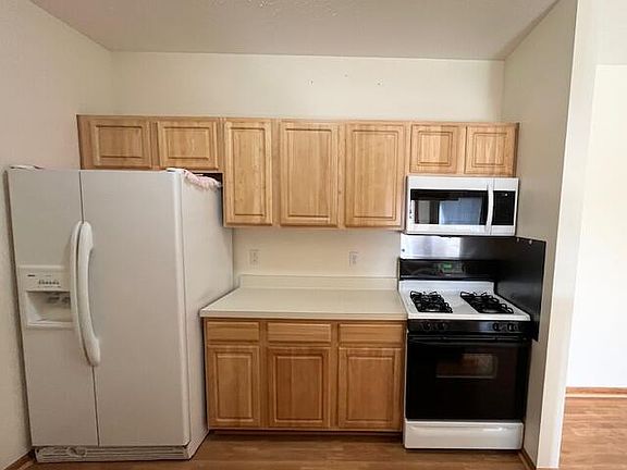 4th image of 15705 Parkway Ln APT 4