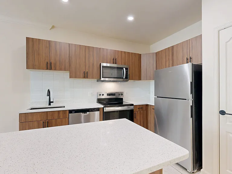 Signal Hill Apartment Homes — Photo 51