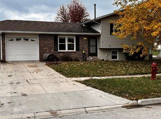 3221 2nd St, Marion, IA 52302