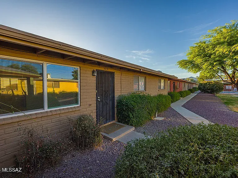 3025 E Blacklidge Dr — Photo 12