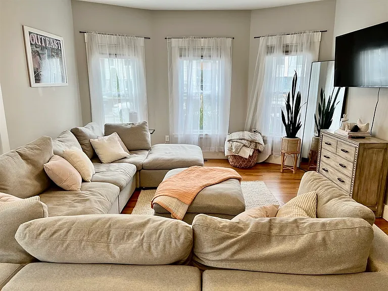 127 Hudson St #1 — Photo 5