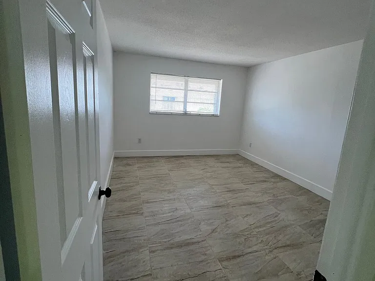 15225 NE 6th Ave #B309 — Photo 3
