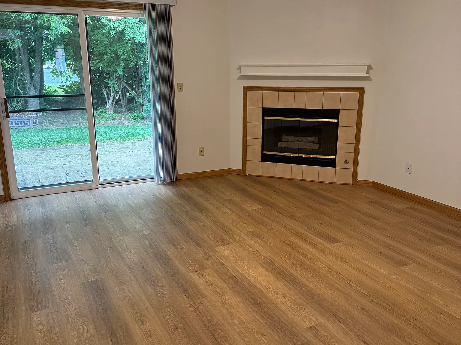 3 bed, 1300 sqft, $1,800 — Photo 3