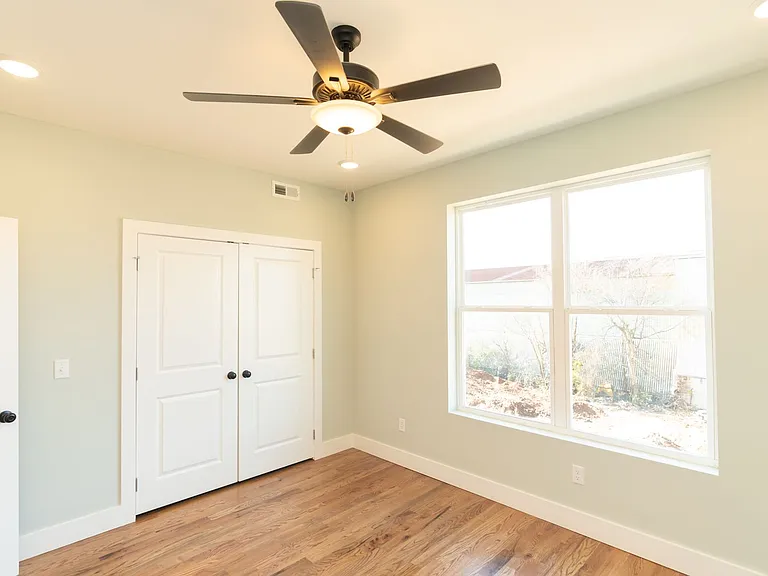 1039 Montague Pl — Photo 28