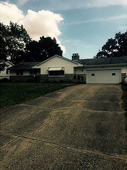 1st image of 871 Amherst Dr