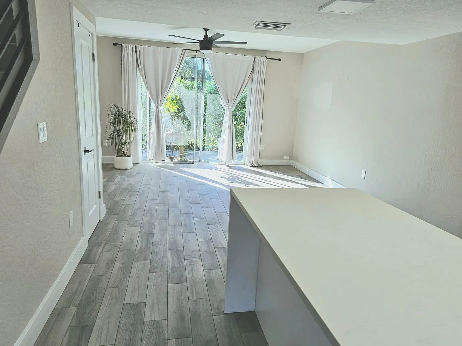 2 bed, 2.5 bath, 1024 sqft, $3,000 — Photo 3