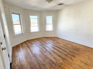 28 Vale St APT 3, Worcester, MA 01604