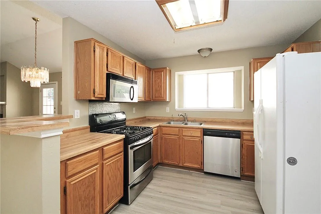 3 bed, 2.0 bath, 1515 sqft, $1,695 — Photo 4