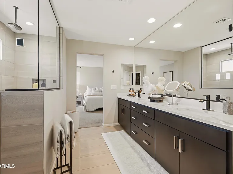 9022 W San Miguel Ave — Photo 16