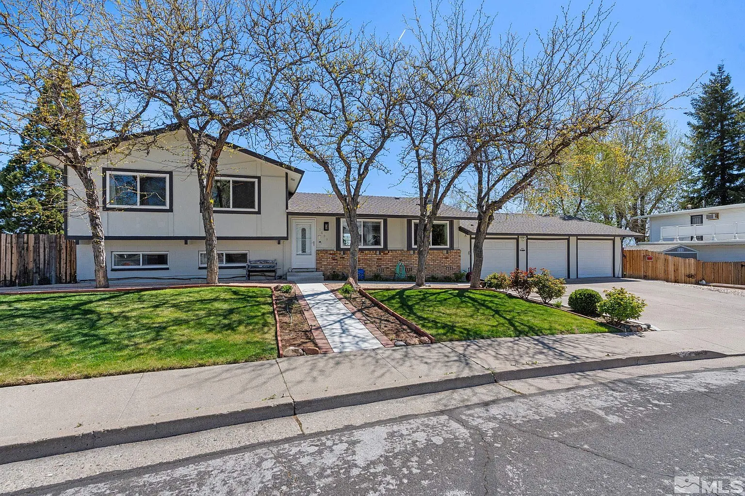 1690 Rayburn Dr photo 1