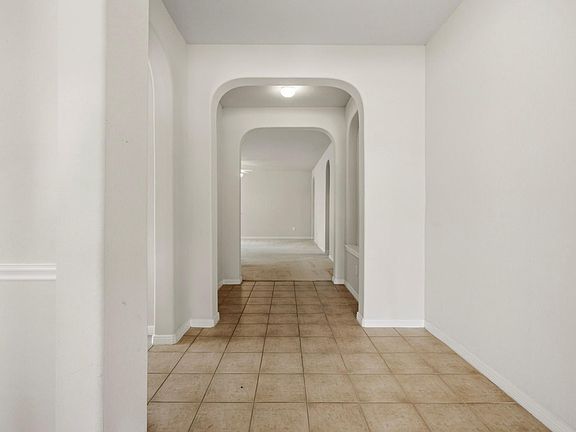 3rd image of 505 Burham Ln