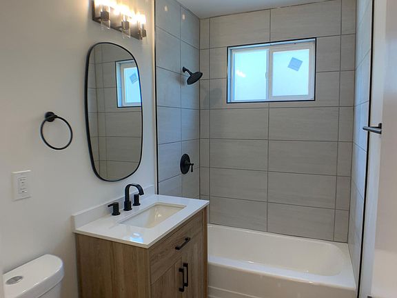 4th image of 3806 S Bronson Ave #1