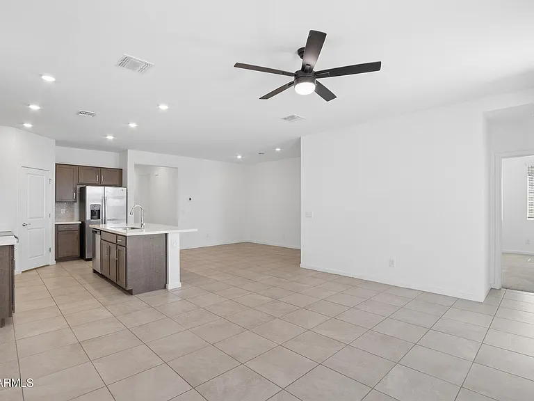 25293 W Wayland Dr — Photo 13