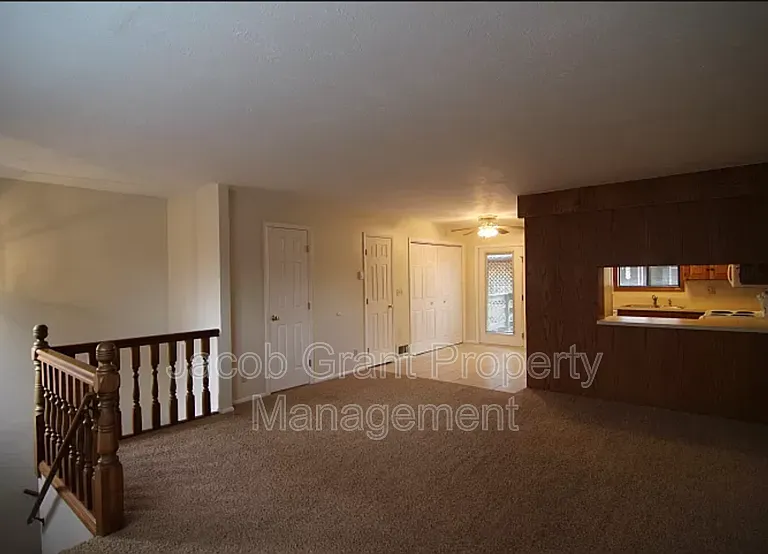 612 John Adams Ct — Photo 5
