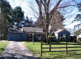 16 Pocono Dr, Warwick, RI 02888