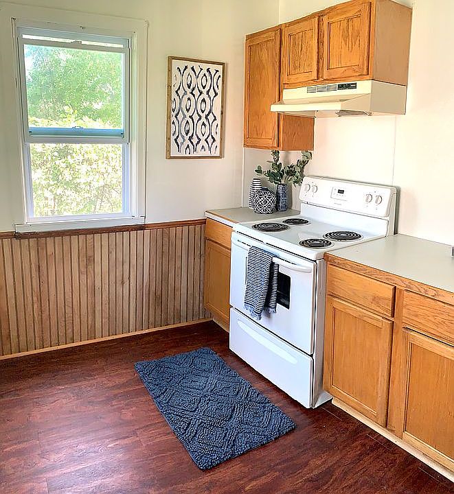 Lower unit kitchen