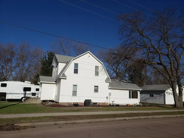 220 E 11th Ave, Mitchell, SD 57301